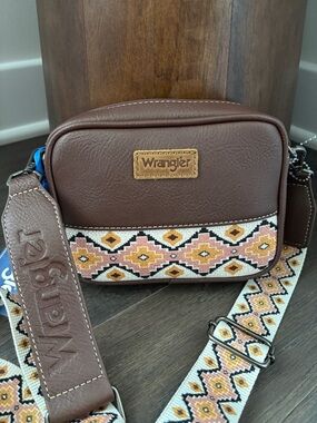 Wrangler Aztec Guitar print strap & accents, vegan leather,1 compartment,zip top